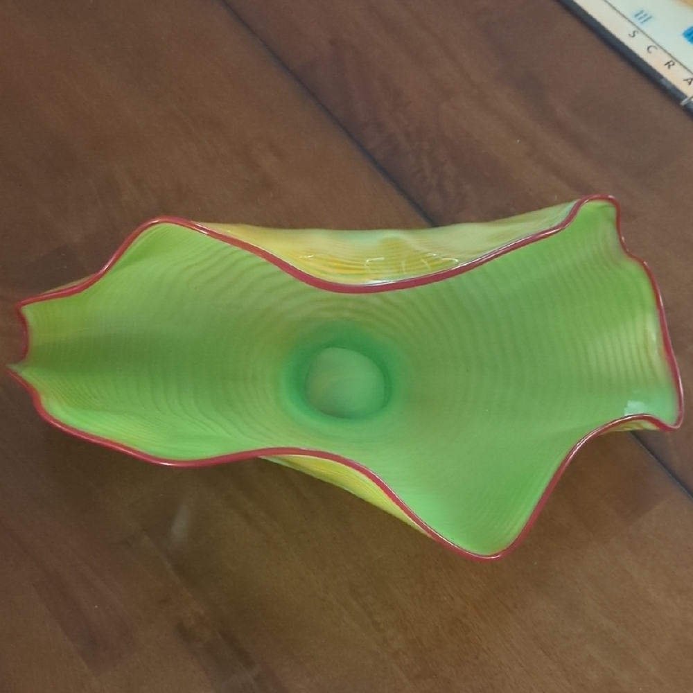 Vibrant Green and Red Glass Art Piece - Picture 4 of 6